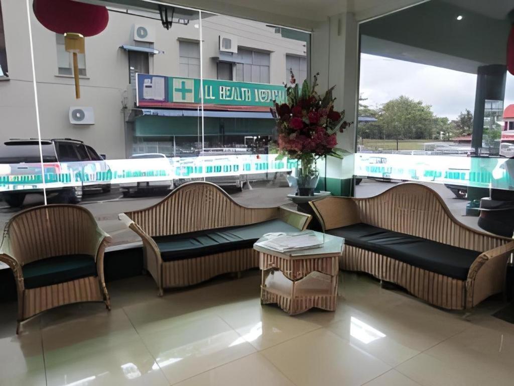 Hotel Hung Hung Кучинг Екстериор снимка