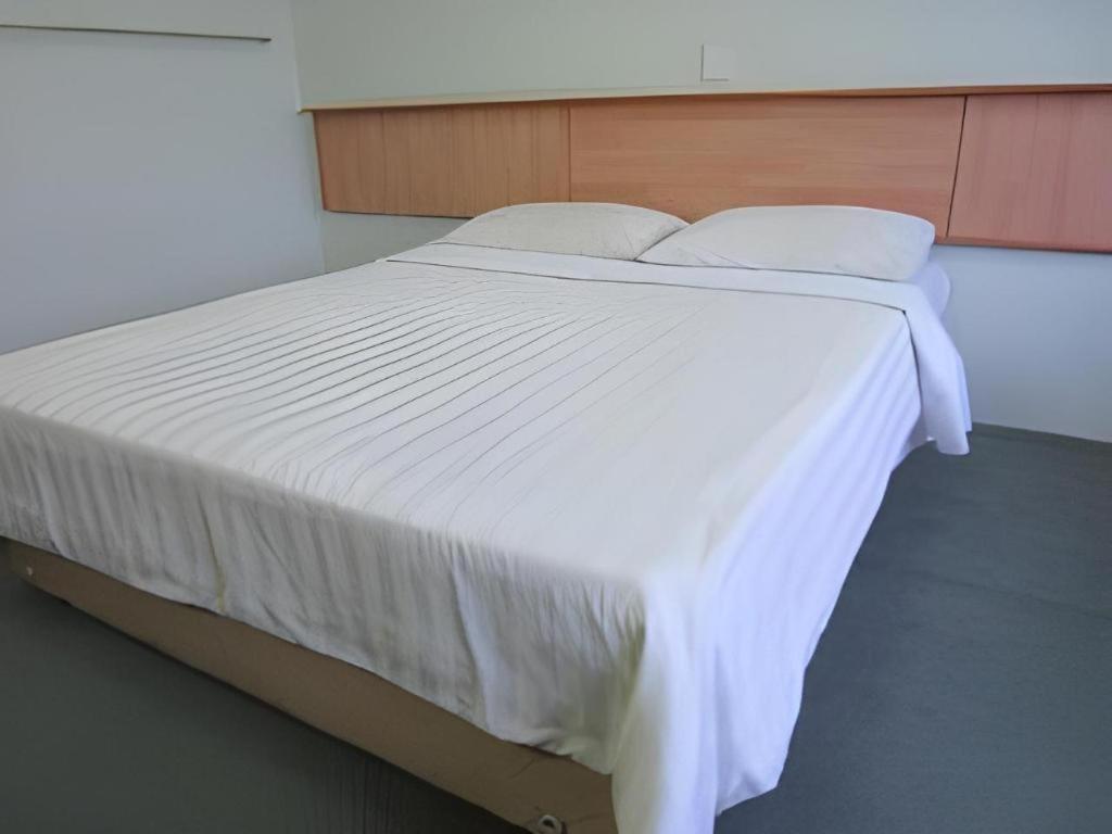 Hotel Hung Hung Кучинг Екстериор снимка