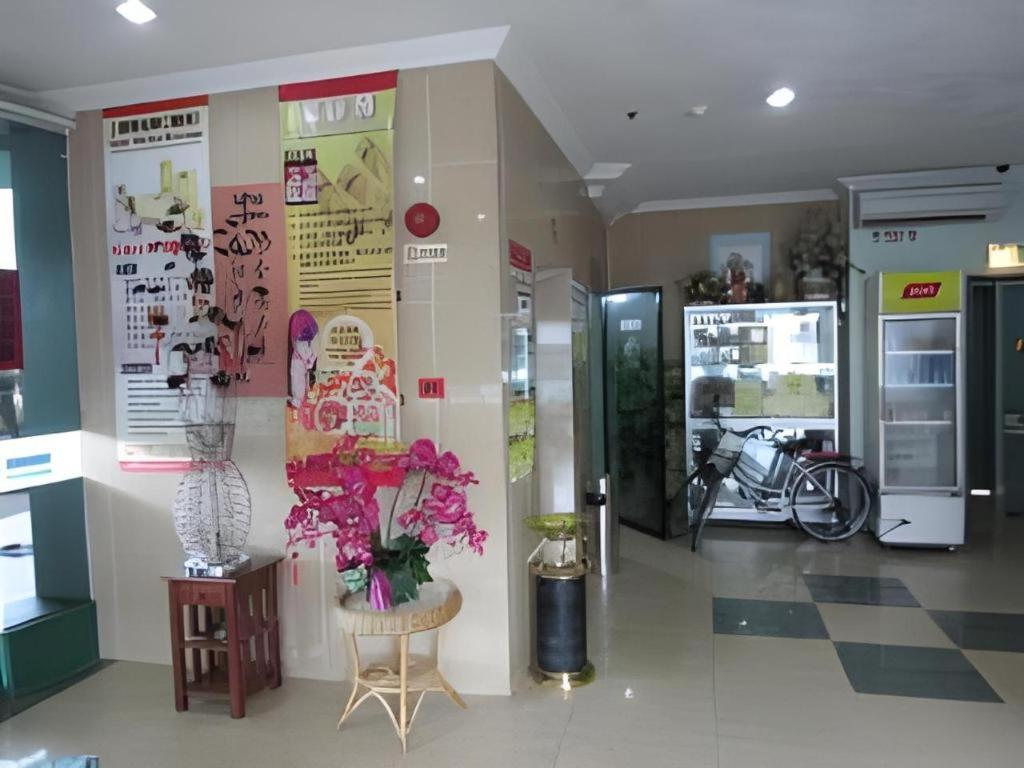 Hotel Hung Hung Кучинг Екстериор снимка