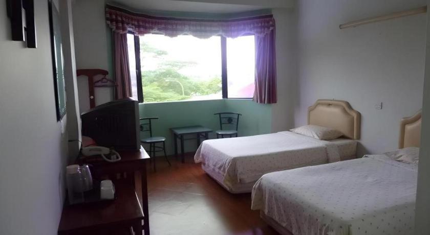 Hotel Hung Hung Кучинг Екстериор снимка