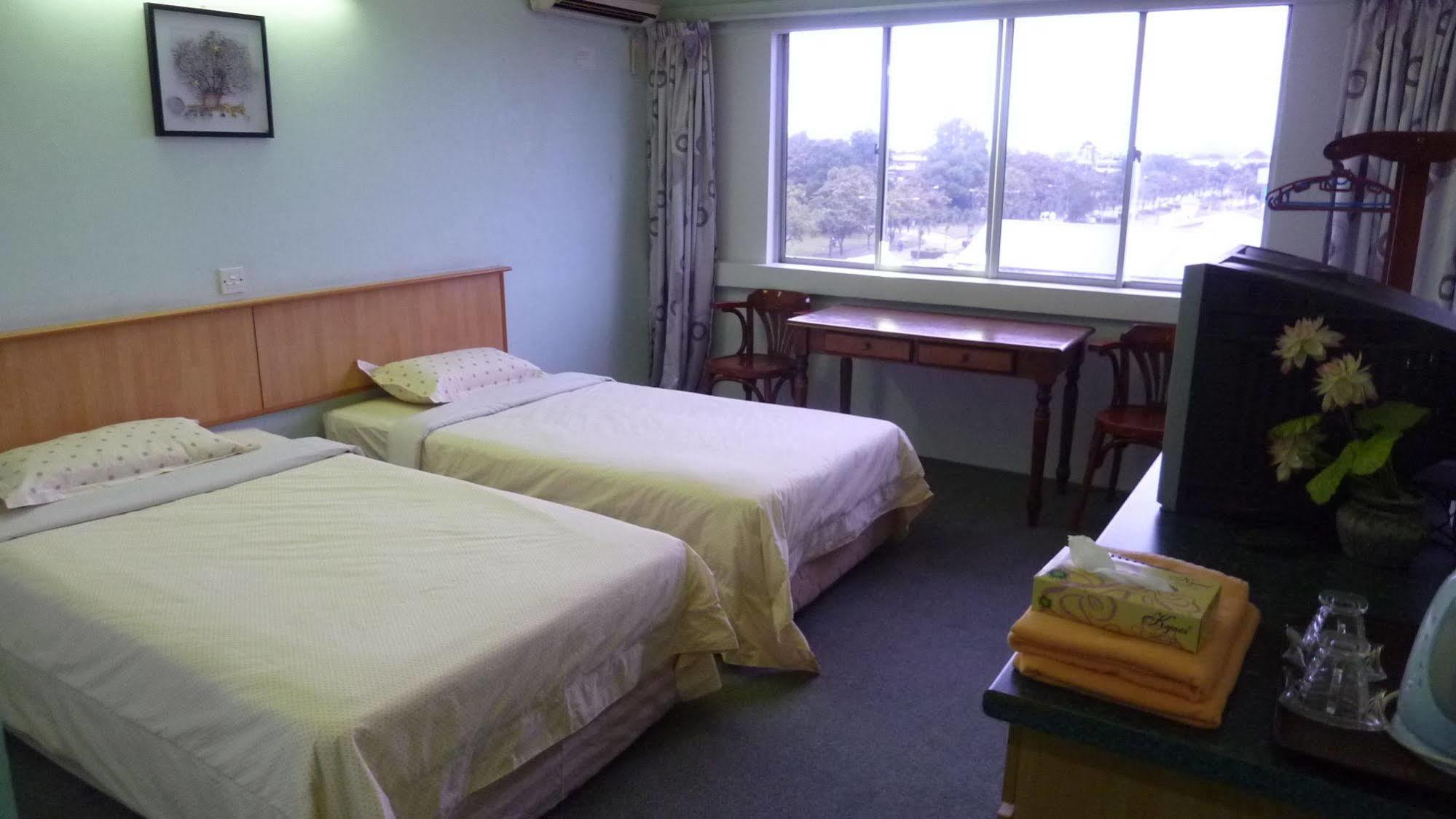 Hotel Hung Hung Кучинг Екстериор снимка