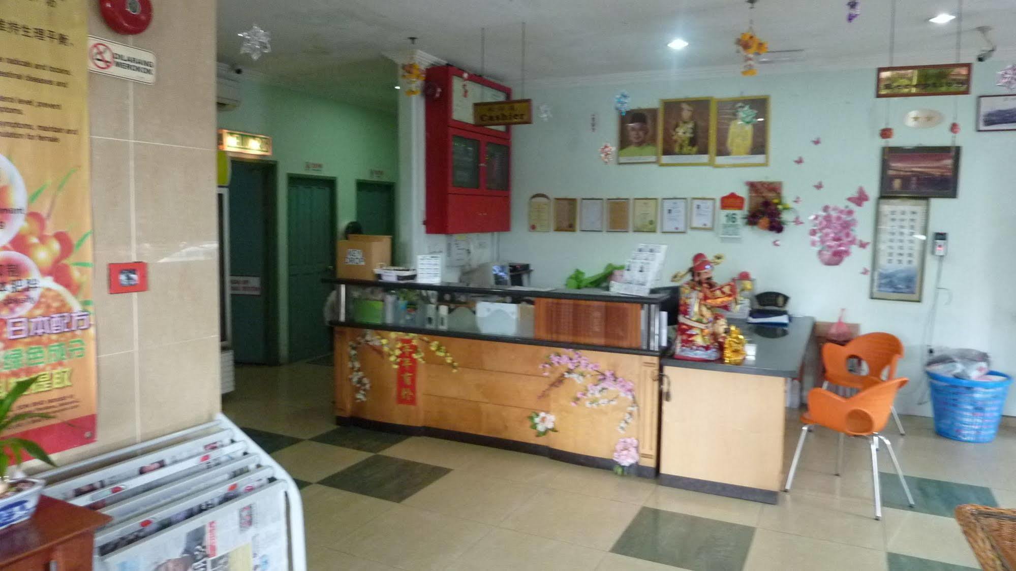 Hotel Hung Hung Кучинг Екстериор снимка
